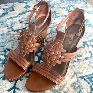 Coach and Four women’s leather wedge sandals Sz 9.5 brown